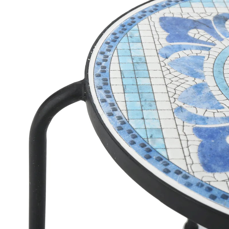 Charmante table d'appoint d'extérieur au design artistique et à la fonctionnalité pratique