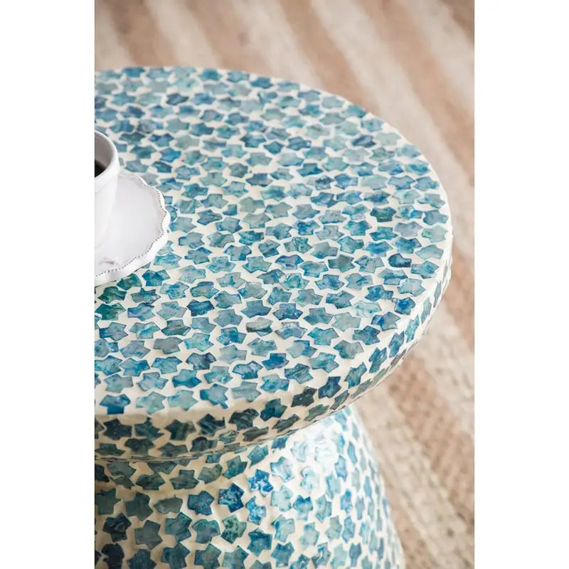 GDFStudio - Table d'appoint Eliza ronde en mosaïque avec finition en carrelage Capiz bleu - 17.3