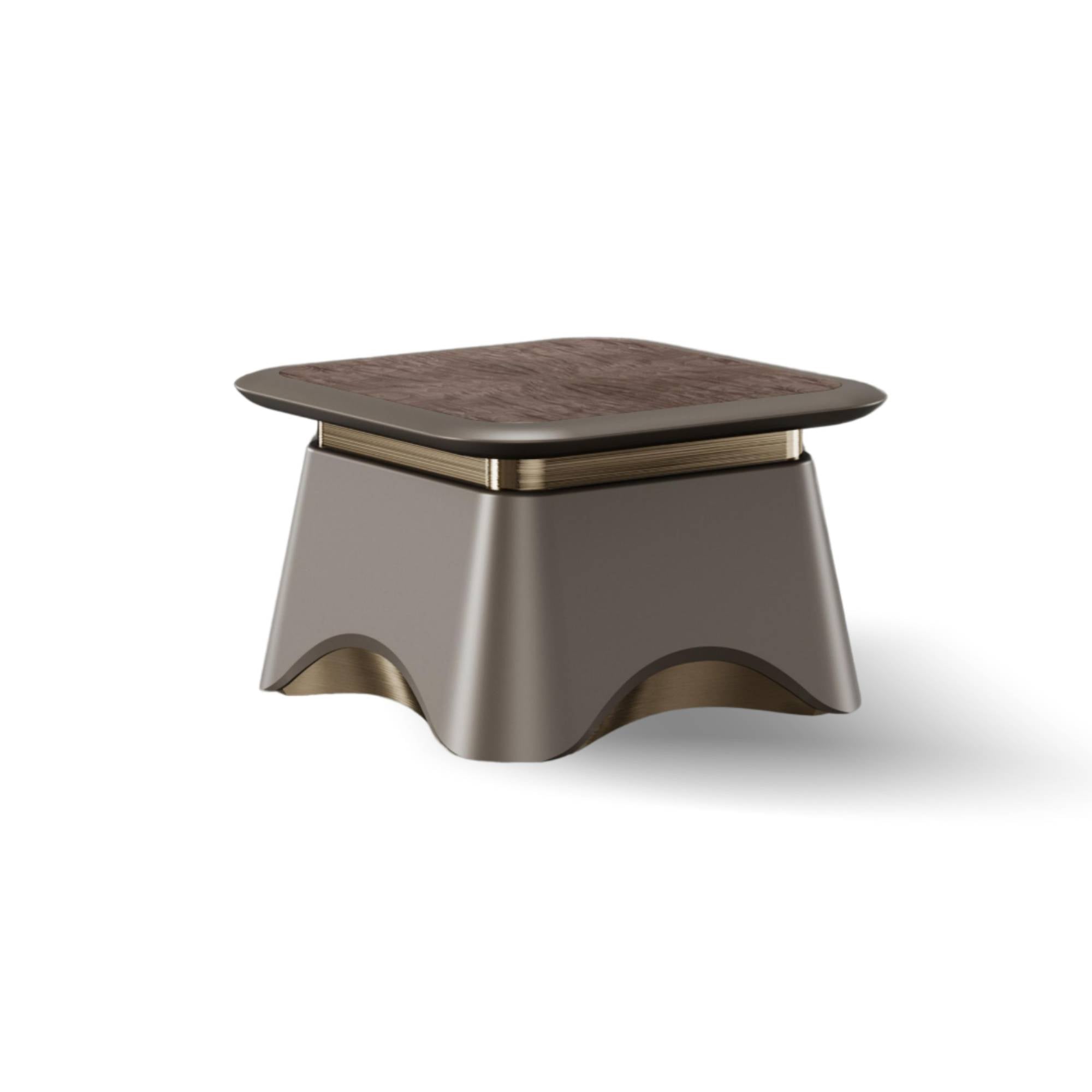Table basse carrée au design élégant et fonctionnel