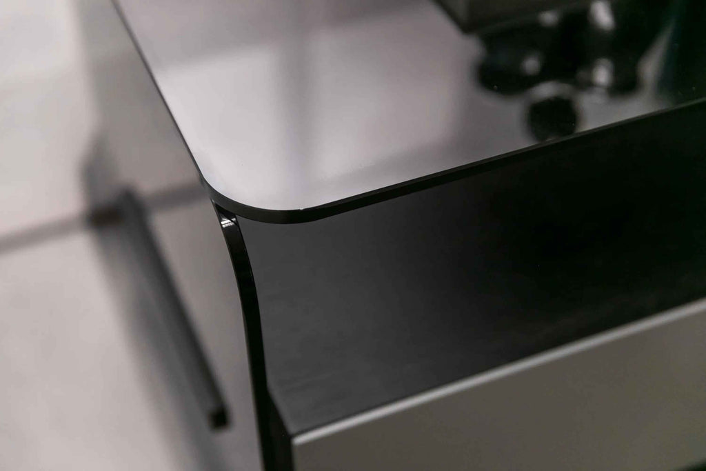 Table de chevet minimaliste en verre noir pour chambres modernes
