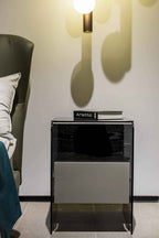 Table de chevet minimaliste en verre noir pour chambres modernes
