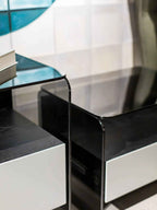 Table de chevet minimaliste en verre noir pour chambres modernes