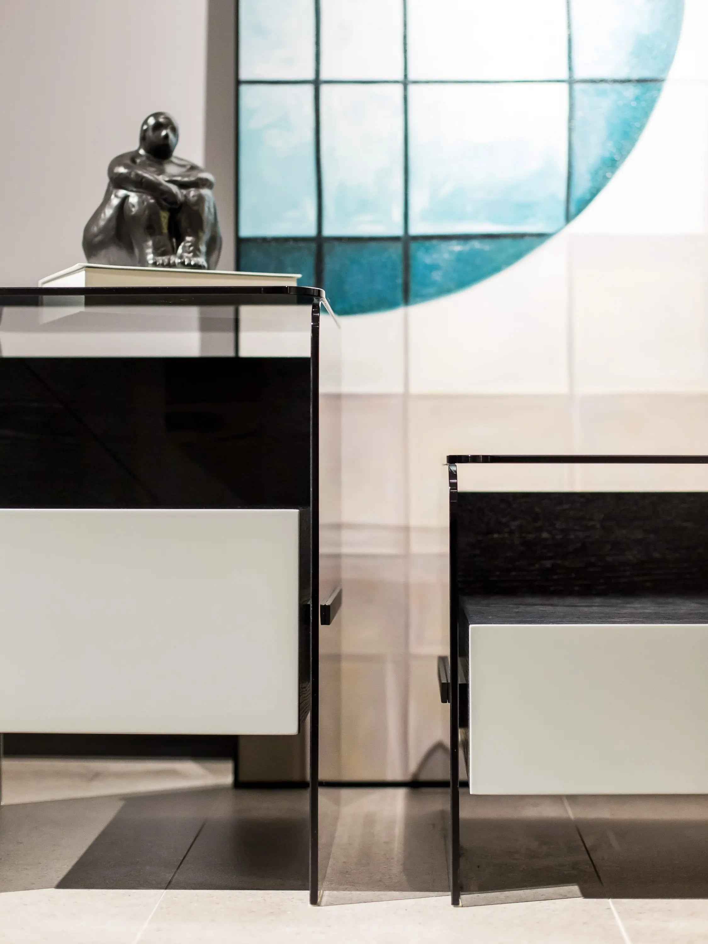 Table de chevet minimaliste en verre noir pour chambres modernes