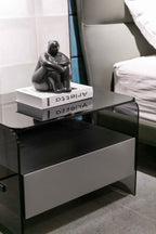 Table de chevet minimaliste en verre noir pour chambres modernes