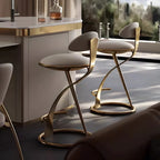 Tabouret de bar élégant en cuir beige avec cadre en métal doré de luxe