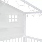 Lit cabane double avec étagères de rangement et barrières, cadre de lit Montessori en bois pour enfants avec fenêtre et bande lumineuse scintillante