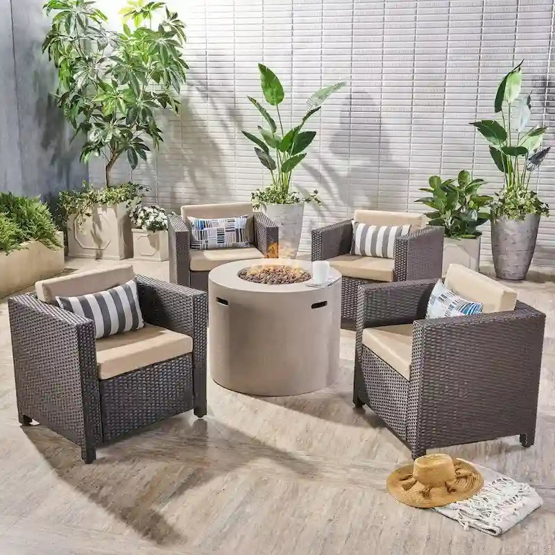 Ensemble de 4 fauteuils de club Nolan Outdoor avec foyer rond par Christopher Knight Home