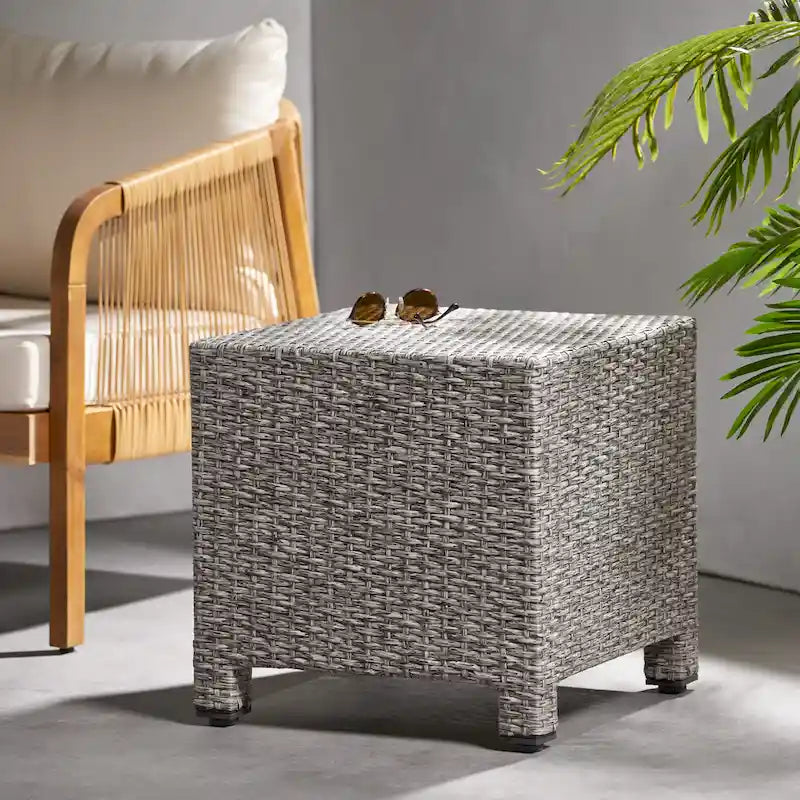 Table d'appoint d'extérieur en osier Puerta par Christopher Knight Home
