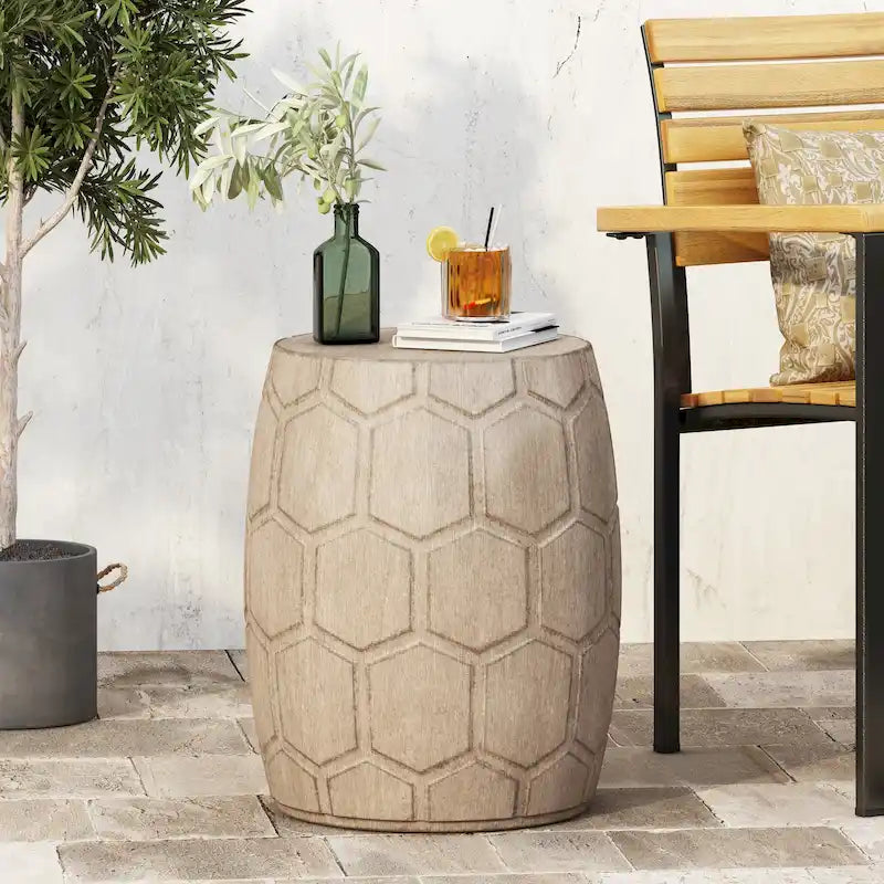 Table d'appoint d'extérieur en béton léger Aranda par Christopher Knight Home