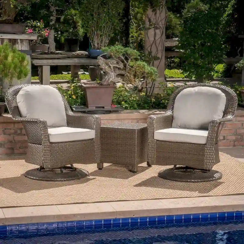 Liam, ensemble de 3 sièges pivotants en osier avec coussins par Christopher Knight Home