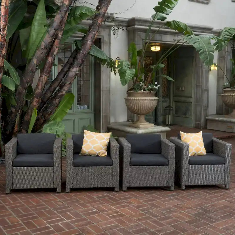 Lot de 4 fauteuils de jardin Puerta avec coussins résistants à l'eau, par Christopher Knight Home