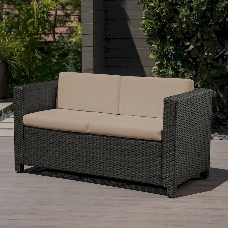 Causeuse d'extérieur en osier Puerta avec coussin par Christopher Knight Home