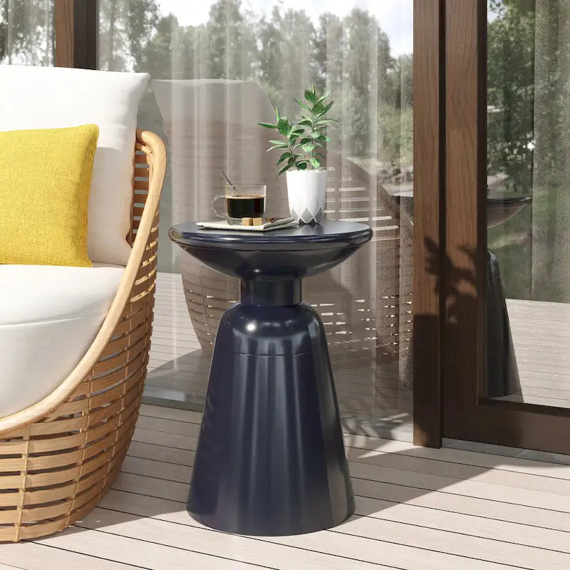 Table d'appoint d'extérieur en métal Pelon par Christopher Knight Home