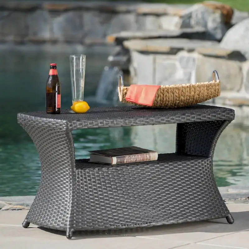 Table d'appoint d'extérieur en osier Berkeley avec trou pour parasol par Christopher Knight Home - 49,5H x 86,4L x 55,9P cm