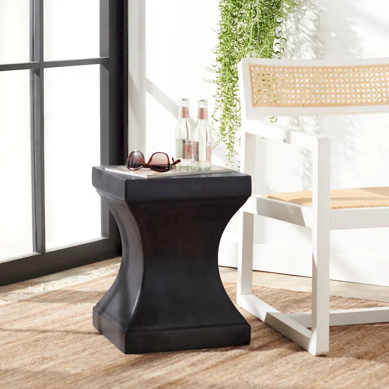 SAFAVIEH Outdoor Selvaggia Table d'appoint d'intérieur/extérieur en béton - 13,7 L x 13,7 l x 17,7 H - 14lx14Px18H