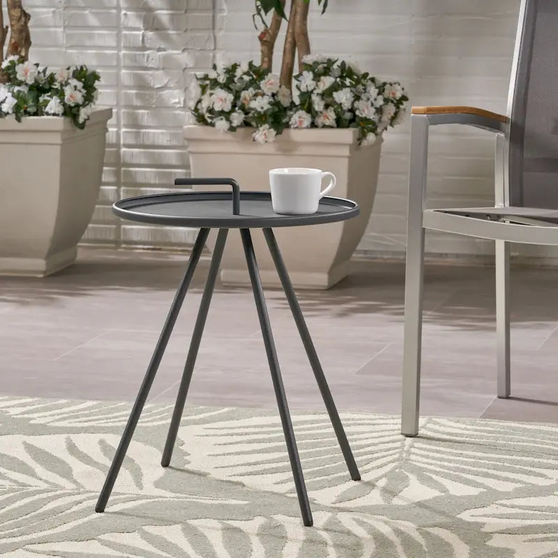 Table d'appoint d'extérieur Vida de 16,5 pouces avec pieds en acier par Christopher Knight Home