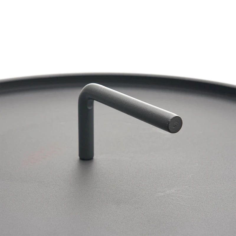 Table d'appoint d'extérieur Vida de 16,5 pouces avec pieds en acier par Christopher Knight Home