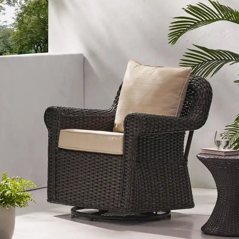 Fauteuil à bascule pivotant en osier rembourré Amaya par Christopher Knight Home