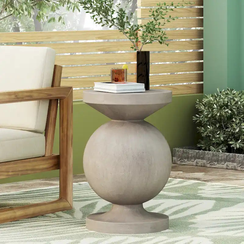 Table d'appoint d'extérieur légère en béton Cayce par Christopher Knight Home