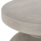 Table d'appoint d'extérieur légère en béton Cayce par Christopher Knight Home
