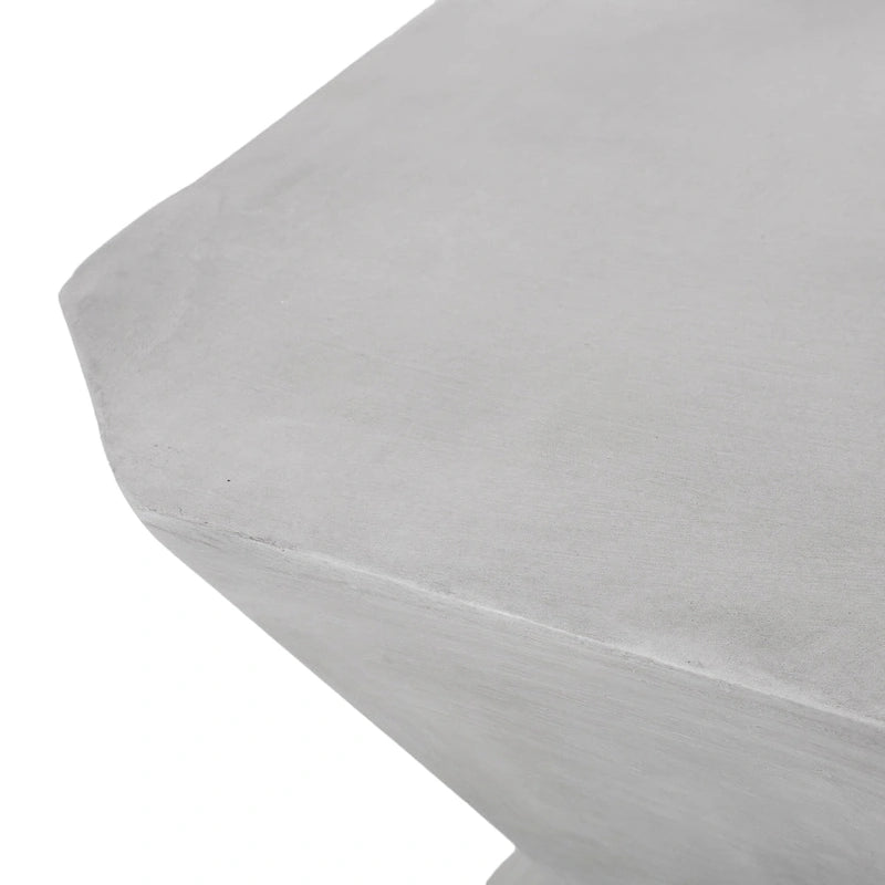 Table d'appoint d'extérieur en béton léger Paquette par Christopher Knight Home