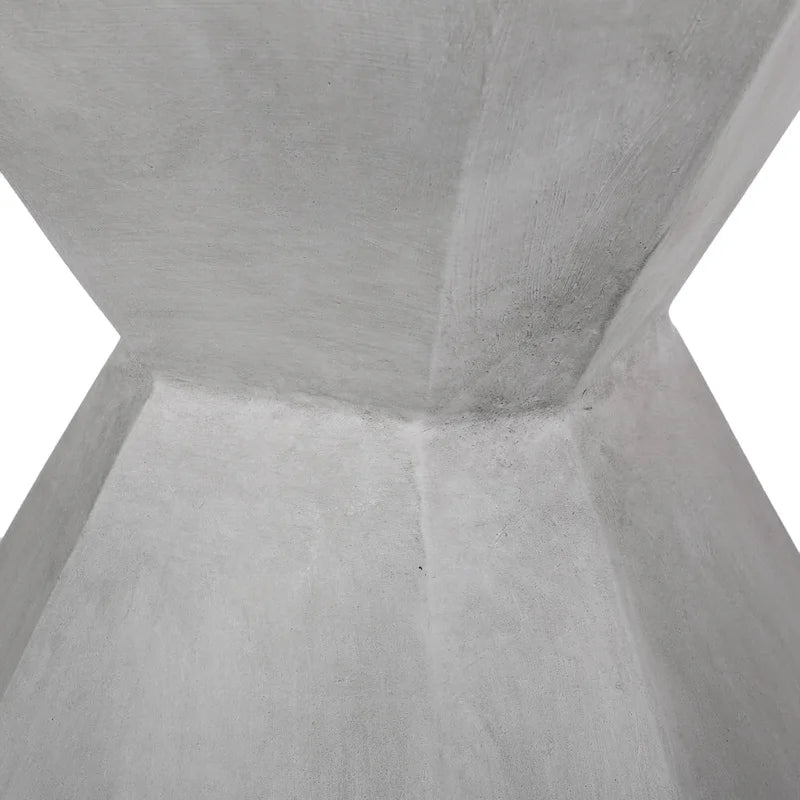 Table d'appoint d'extérieur en béton léger Paquette par Christopher Knight Home