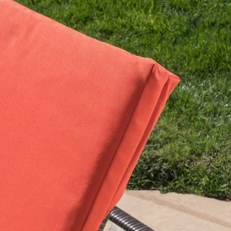 Chaise longue d'extérieur Jamaica avec coussin par Christopher Knight Home