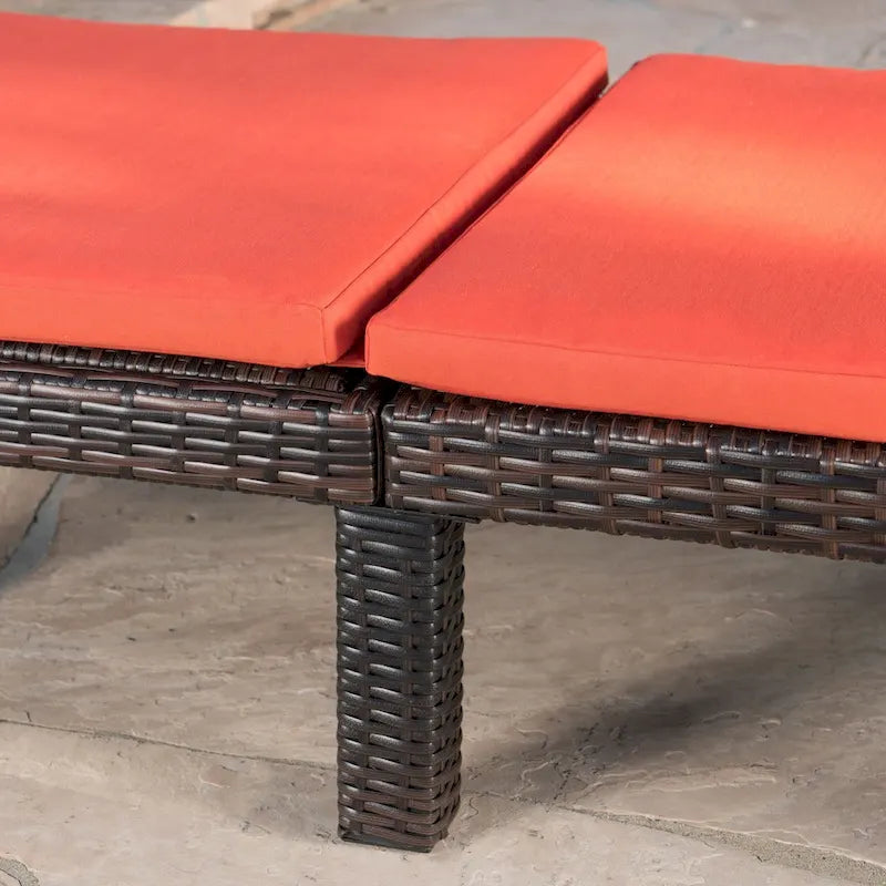 Chaise longue d'extérieur Jamaica avec coussin par Christopher Knight Home