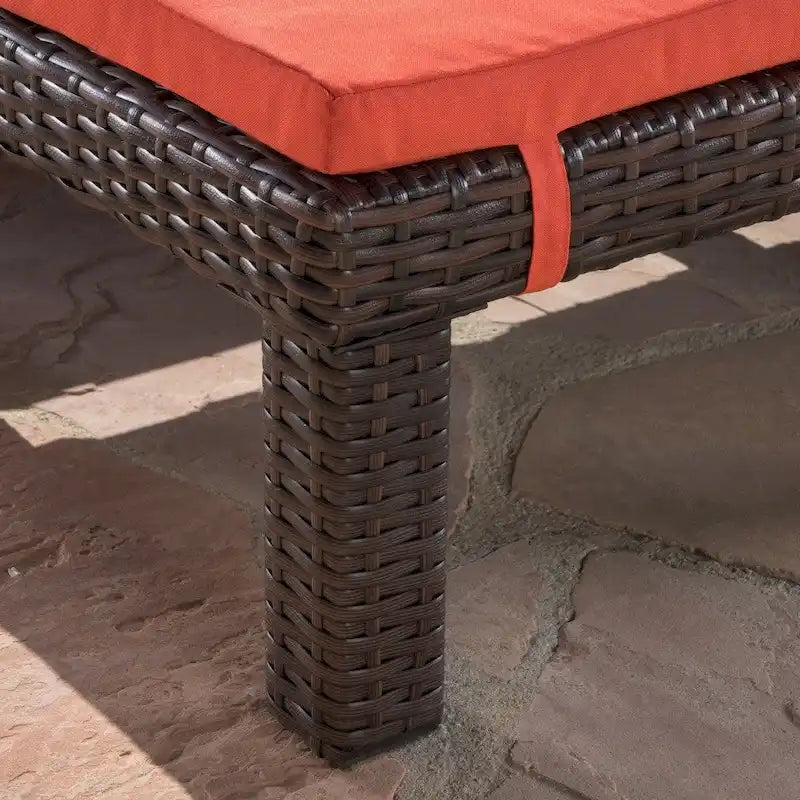 Chaise longue d'extérieur Jamaica avec coussin par Christopher Knight Home