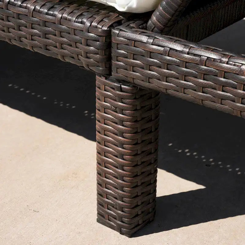 Chaise longue d'extérieur Jamaica avec coussin par Christopher Knight Home