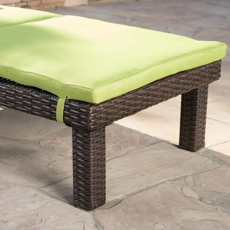 Chaise longue d'extérieur Jamaica avec coussin par Christopher Knight Home