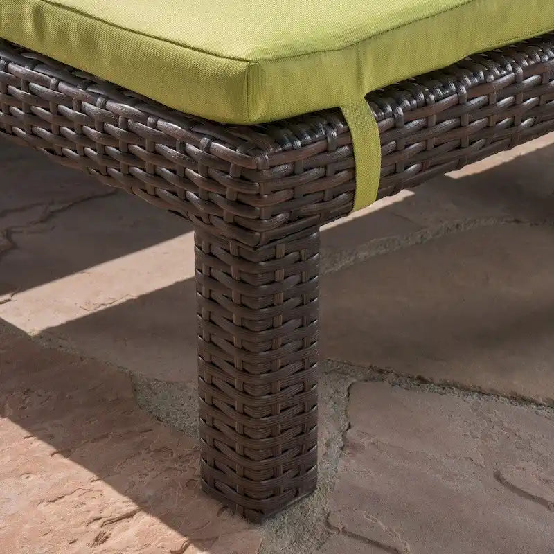 Chaise longue d'extérieur Jamaica avec coussin par Christopher Knight Home