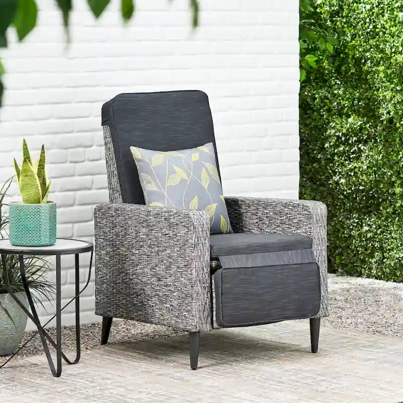 Fauteuil inclinable d'extérieur en osier Murdock avec coussin par Christopher Knight Home
