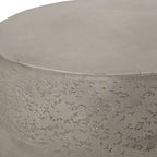 Table d'appoint d'extérieur contemporaine légère en béton Orion de Christopher Knight Home - 19.00L x 19.00P x 16.25H