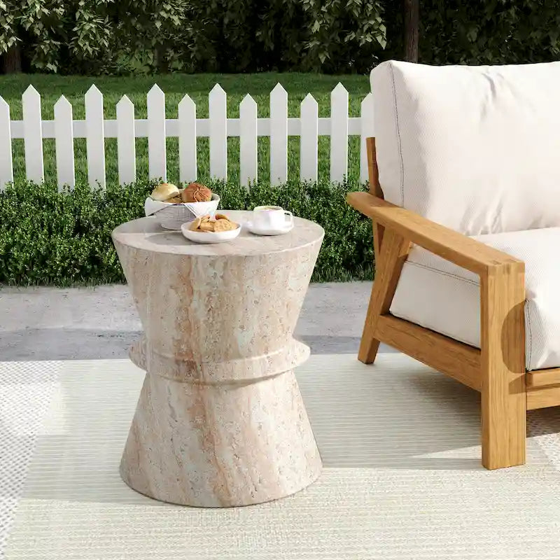 Table d'appoint d'extérieur légère en béton Aragon par Christopher Knight Home