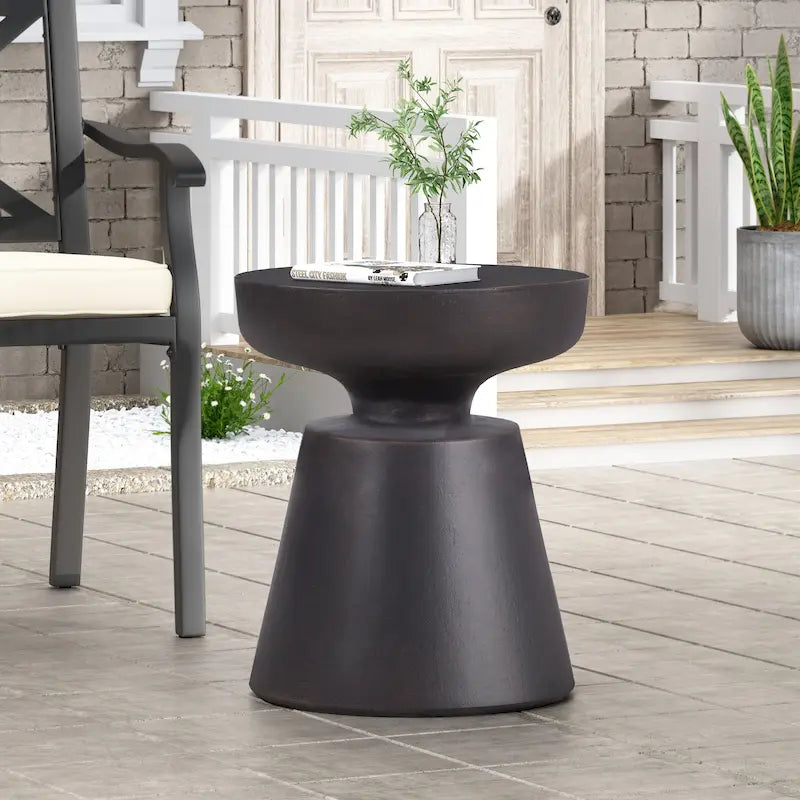 Table d'appoint Inez d'extérieur en béton léger par Christopher Knight Home