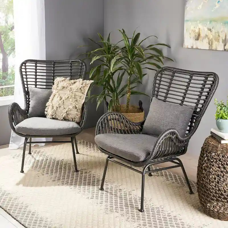 Fauteuils de jardin en osier Montana avec coussin (lot de 2) par Christopher Knight Home