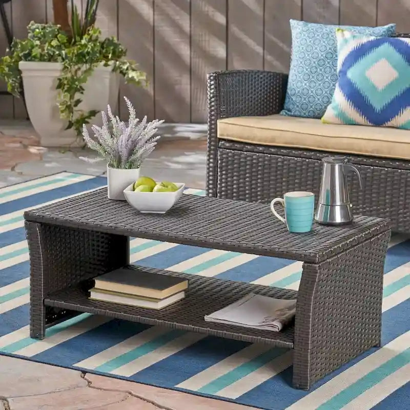 Table basse d'extérieur en osier St. Lucia de Christopher Knight Home