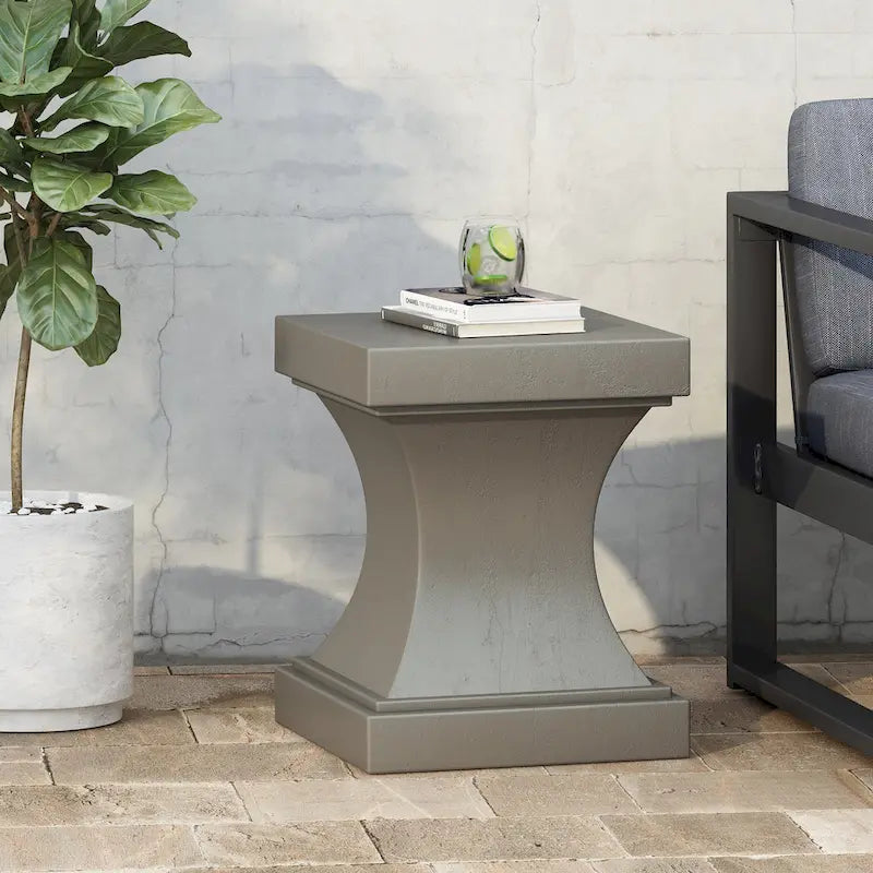 Table d'appoint d'extérieur moderne légère en béton Athena de Christopher Knight Home
