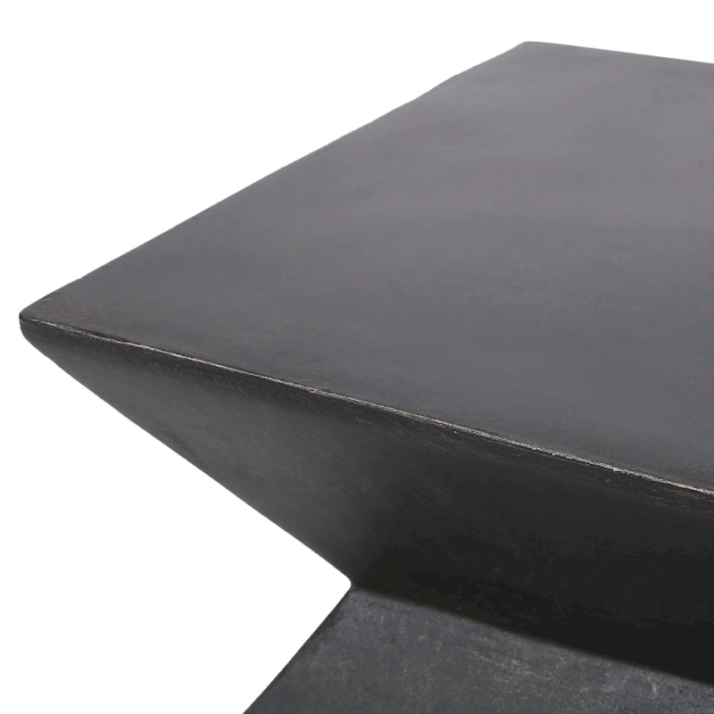 Table d'appoint Bonneau Outdoor en béton léger par Christopher Knight Home