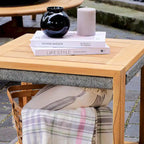 Table d'appoint d'extérieur en teck avec étagère Cambridge Casual Nassau
