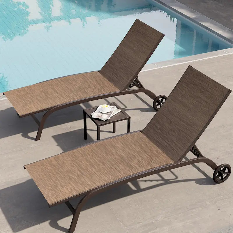 Chaises longues d'extérieur et table d'appoint, transat de patio avec roulettes ensemble 3 pièces - Voir photo