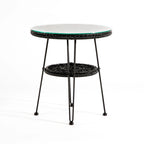 Table basse d'extérieur ronde Dana Boho de 19 po en osier avec plateau en verre trempé et pieds en métal par M&L Co.
