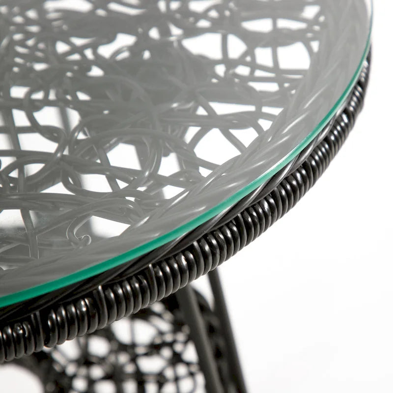 Table basse d'extérieur ronde Dana Boho de 19 po en osier avec plateau en verre trempé et pieds en métal par M&L Co.