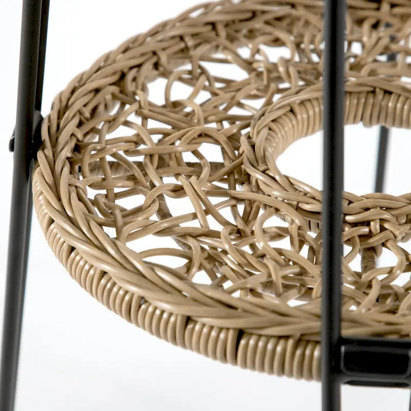 Table basse d'extérieur ronde Dana Boho de 19 po en osier avec plateau en verre trempé et pieds en métal par M&L Co.