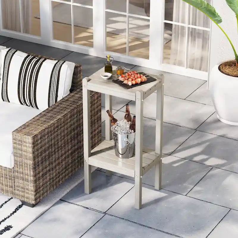 Table carrée d'extérieur Polytrends Laguna en PEHD toutes saisons à deux étagères pour patio