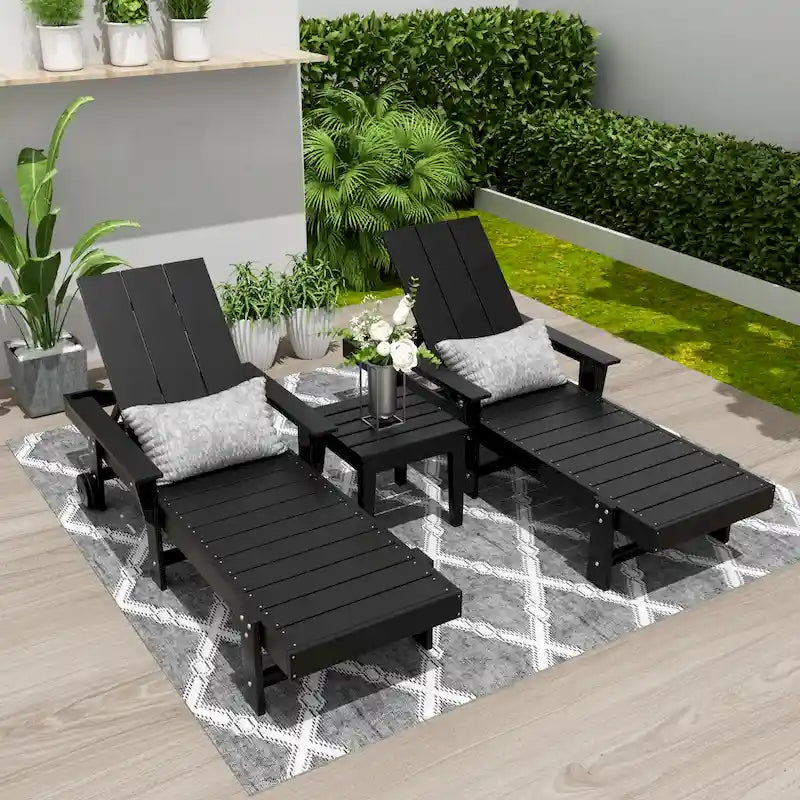 Chaise longue inclinable moderne et écologique Polytrends Shoreside en polypropylène avec accoudoirs, roulettes et table d'appoint (ensemble 3 pièces)