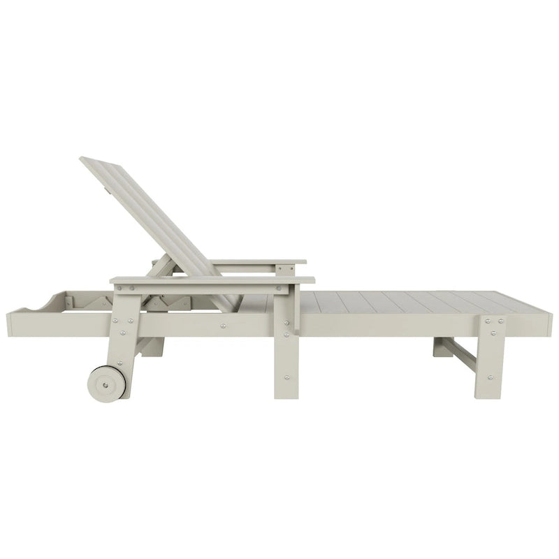 Chaise longue inclinable moderne et écologique Polytrends Shoreside en polypropylène avec accoudoirs, roulettes et table d'appoint (ensemble 3 pièces)