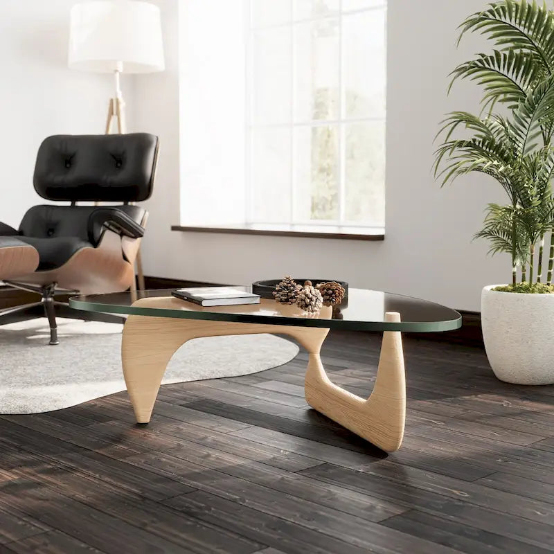 Table basse moderne triangulaire en verre Noguchi avec base en bois de cerisier