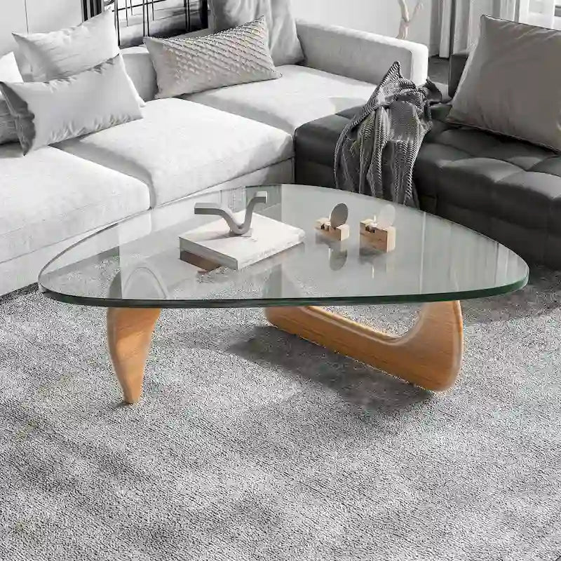 Table basse moderne triangulaire en verre Noguchi avec base en bois de cerisier